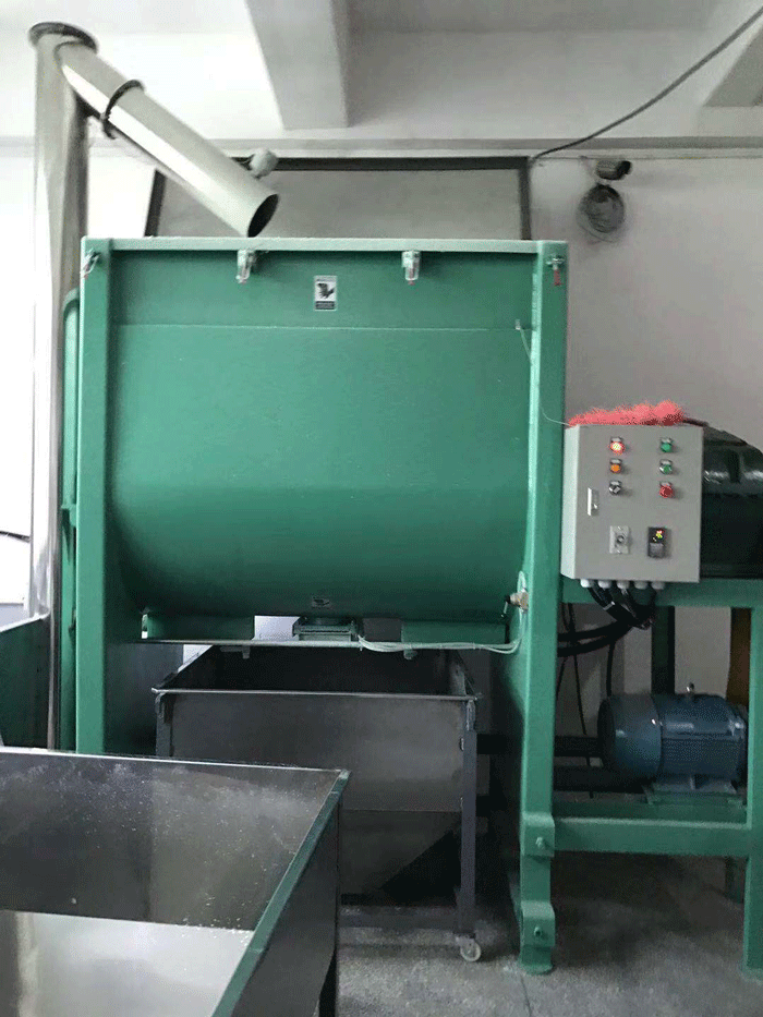 廈門塑料加熱臥式攪拌機為覃小姐創造了財富，增加了效率！